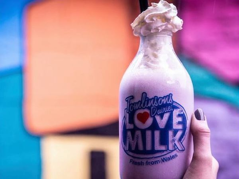 2021 02 03 Santa Chupitos Shake In Milk Bottle With Whipped Cream