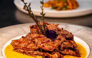 20220204 Elite 60 Geneva Fillet Leaves Served With Cafe De Paris Sauce 867X867